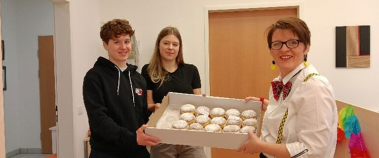 Faschingskrapfen vom Elternverein zum Semesterabschluss